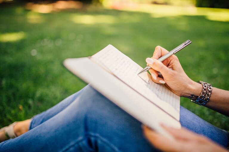 How to Journal for Clarity and Focus